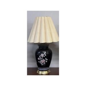 Beautiful Vintage Ceramic Table Lamp with Hand Painted Floral Motif – Shade Fair